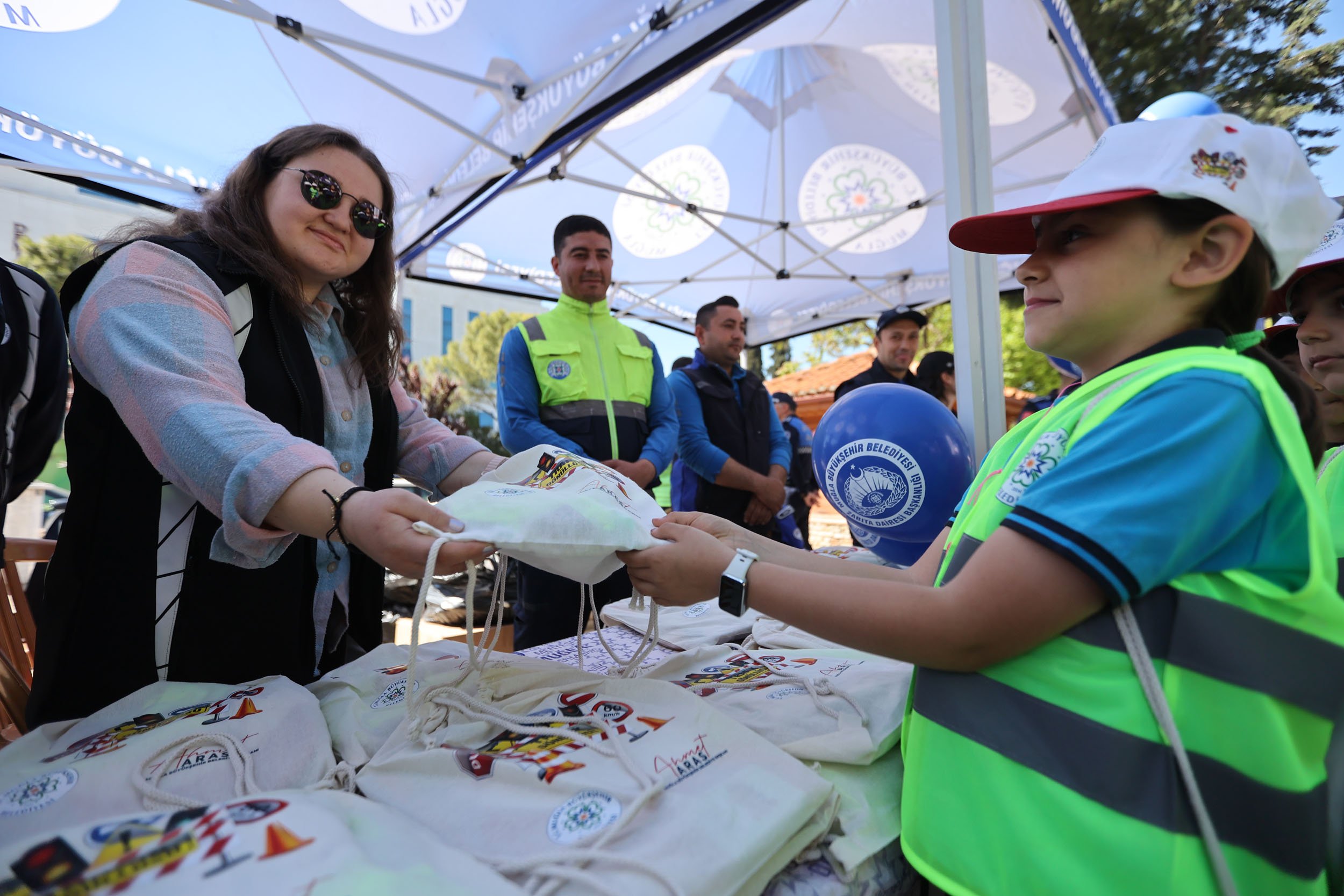 Büyükşehi̇r’den Trafi̇k Bi̇li̇nci̇ Oluşturan Etki̇nli̇k (2)