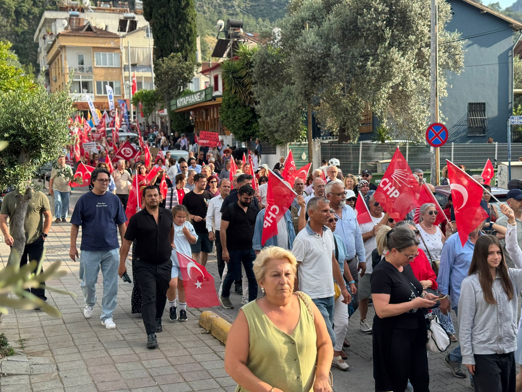 Chp Fethiye’den “Mutlak Butlan” Kararına Tepki Yürüyüşü (8)