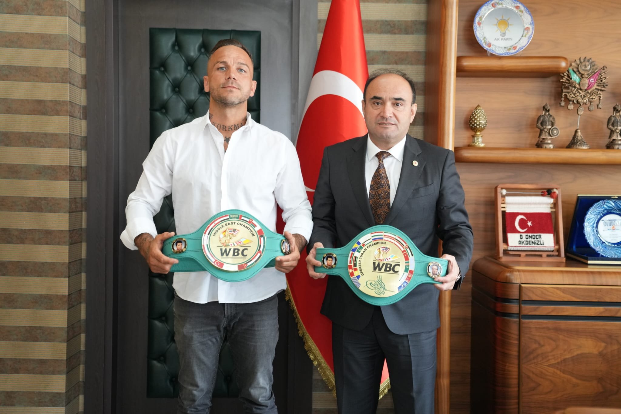 “Demi̇r Yumruk” Şükrü Altay’dan Başkan Akdeni̇zli̇’ye Zi̇yaret (1)