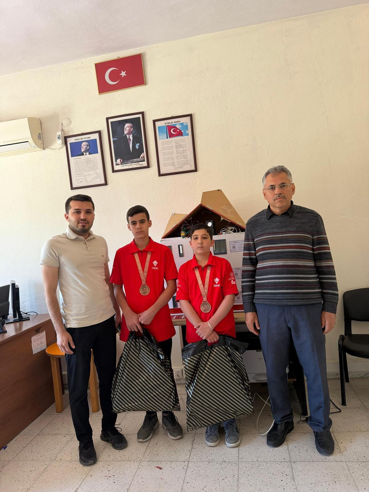 Ed Spor Akademi’den Türkiye Derecesi Elde Eden Güneşli Ortaokulu Öğrencilerine Ödül Ve Spor Bursu (2)