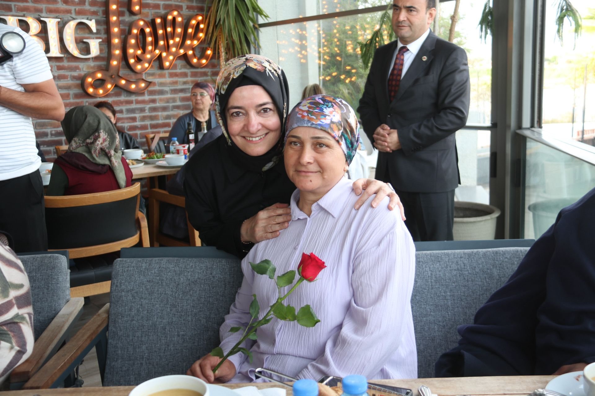 Fatma Betül Sayan Kaya, Fethi̇ye'de Şehi̇t Ai̇leleri̇ Ve Gazi̇lerle Bi̇r Araya Geldi̇ (5)-3