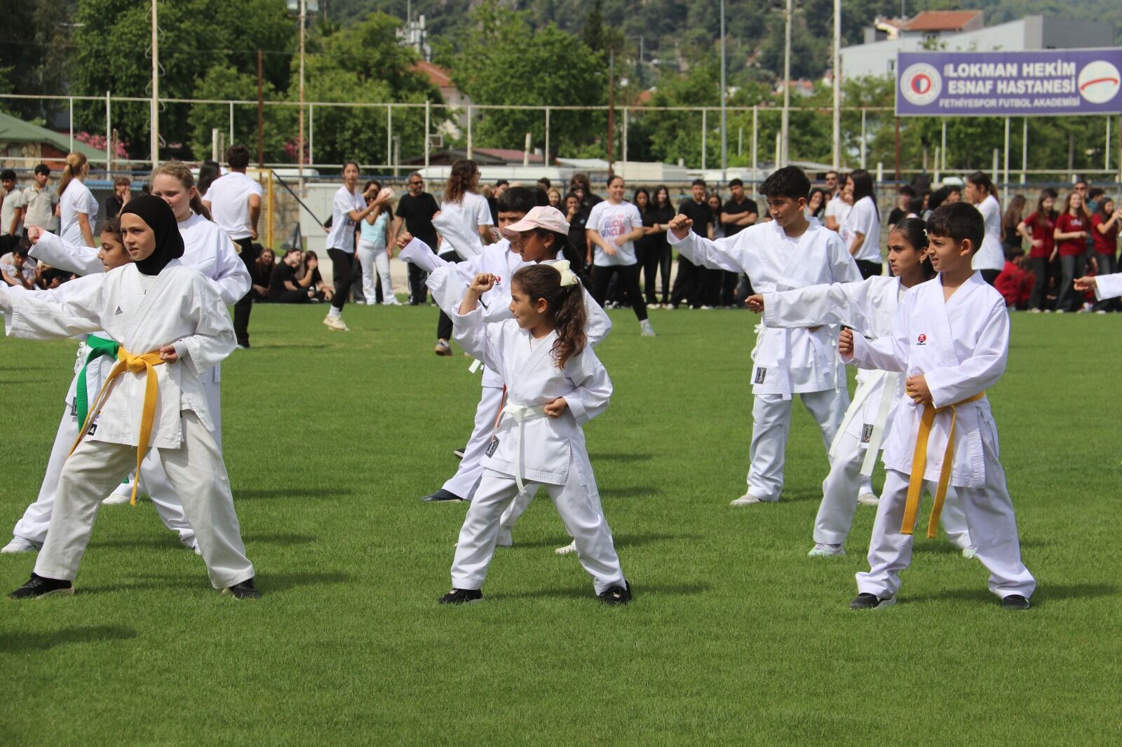 Fethiye’de 19 Mayıs Coşkusu 14 Yıl Sonra Yeniden Şehir Stadı’nda Yaşandı (15)
