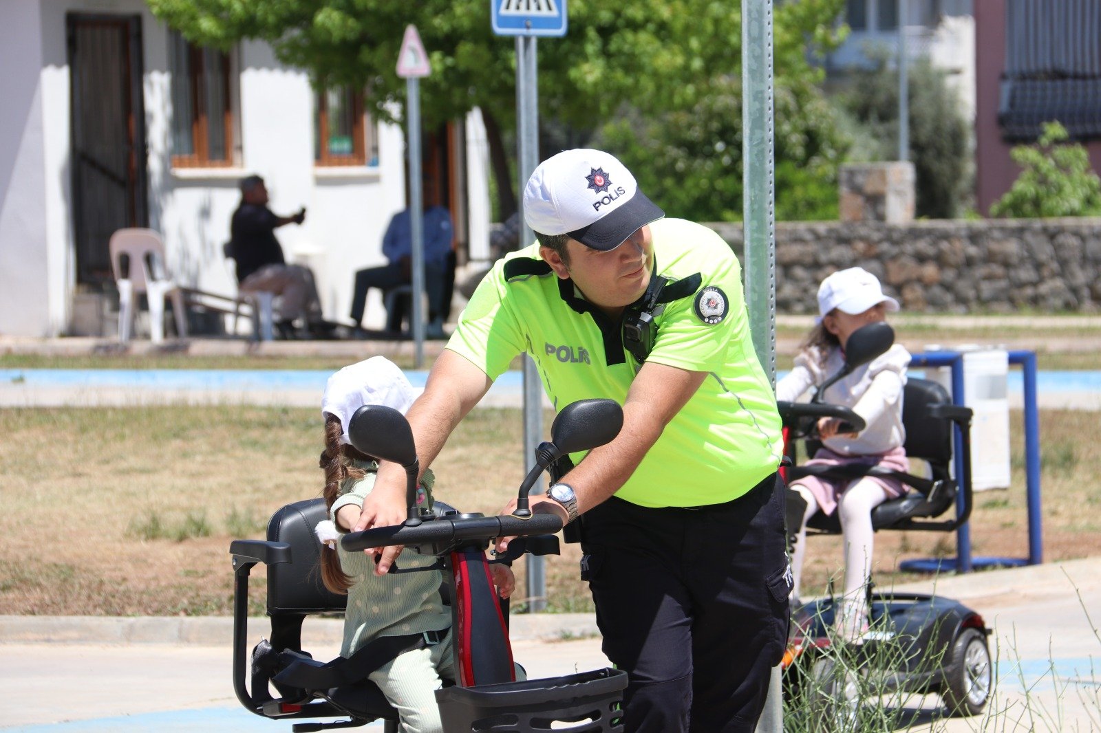 Fethiye’de Miniklere Uygulamalı Trafik Eğitimi (3)