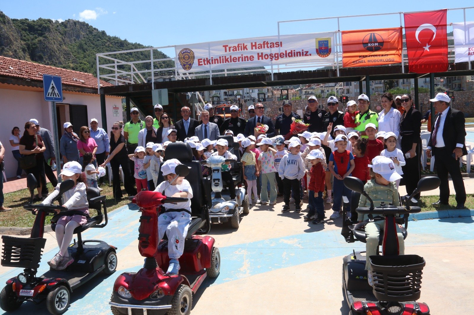 Fethiye’de Miniklere Uygulamalı Trafik Eğitimi (7)