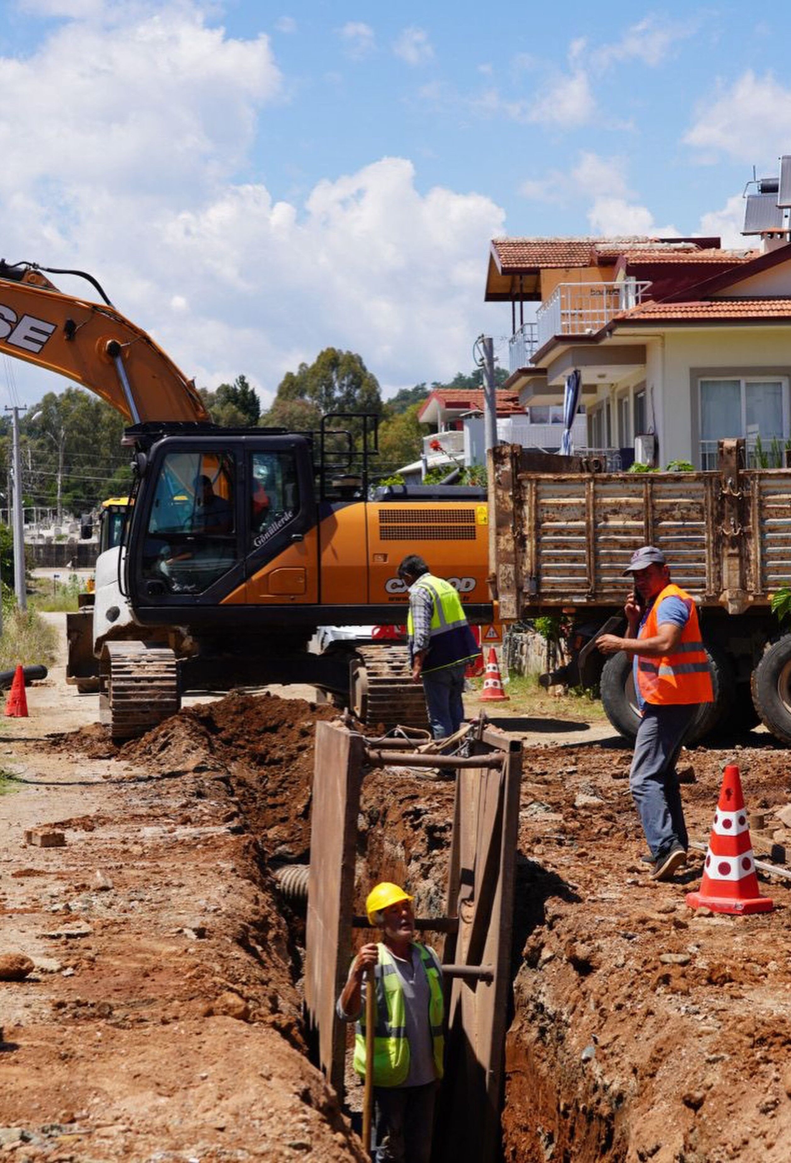 Fethi̇ye’de Yeni̇ Mahalle Kanali̇zasyona Kavuşuyor (5)
