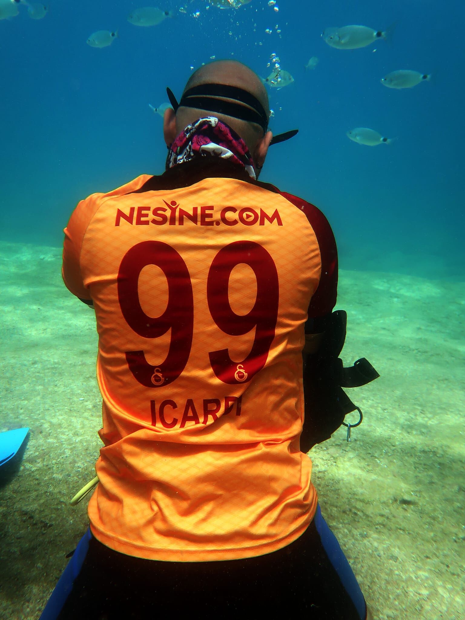 Galatasaray'in Şampi̇yonluk Sevi̇nci̇ni̇ Deni̇z Di̇bi̇nde Kutladilar (3)