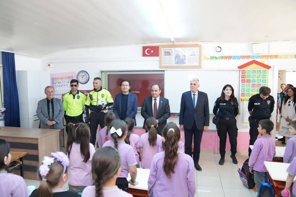 Geri̇şburnu’nda Trafi̇k Haftasi Etki̇nli̇ği̇ Düzenlendi̇ (4)