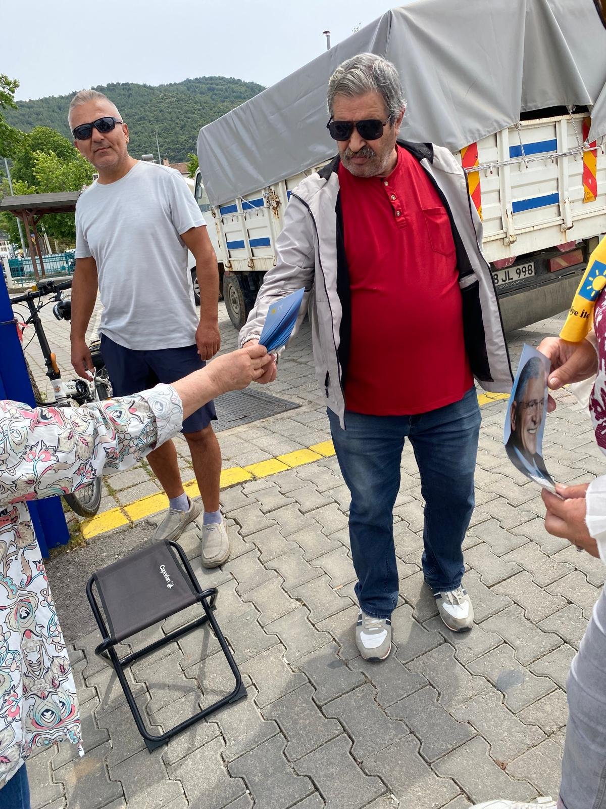 İyi̇ Parti̇’den Fethi̇ye Cuma Pazari’nda Broşürlü Gündem Mesai̇si̇ (2)