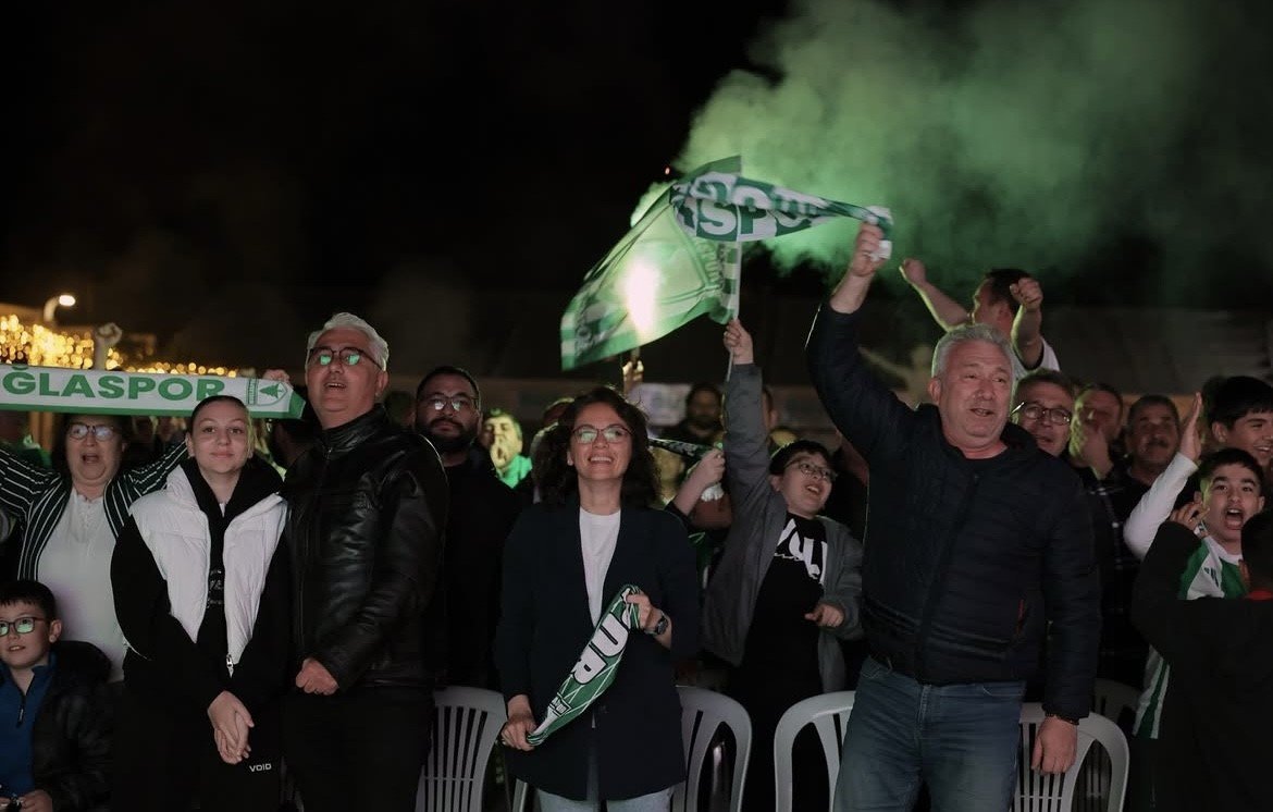 Muğlaspor'un Zaferi Geceyi Bayrama Çevirdi (4)
