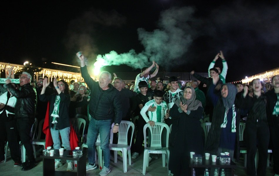 Muğlaspor'un Zaferi Geceyi Bayrama Çevirdi (6)