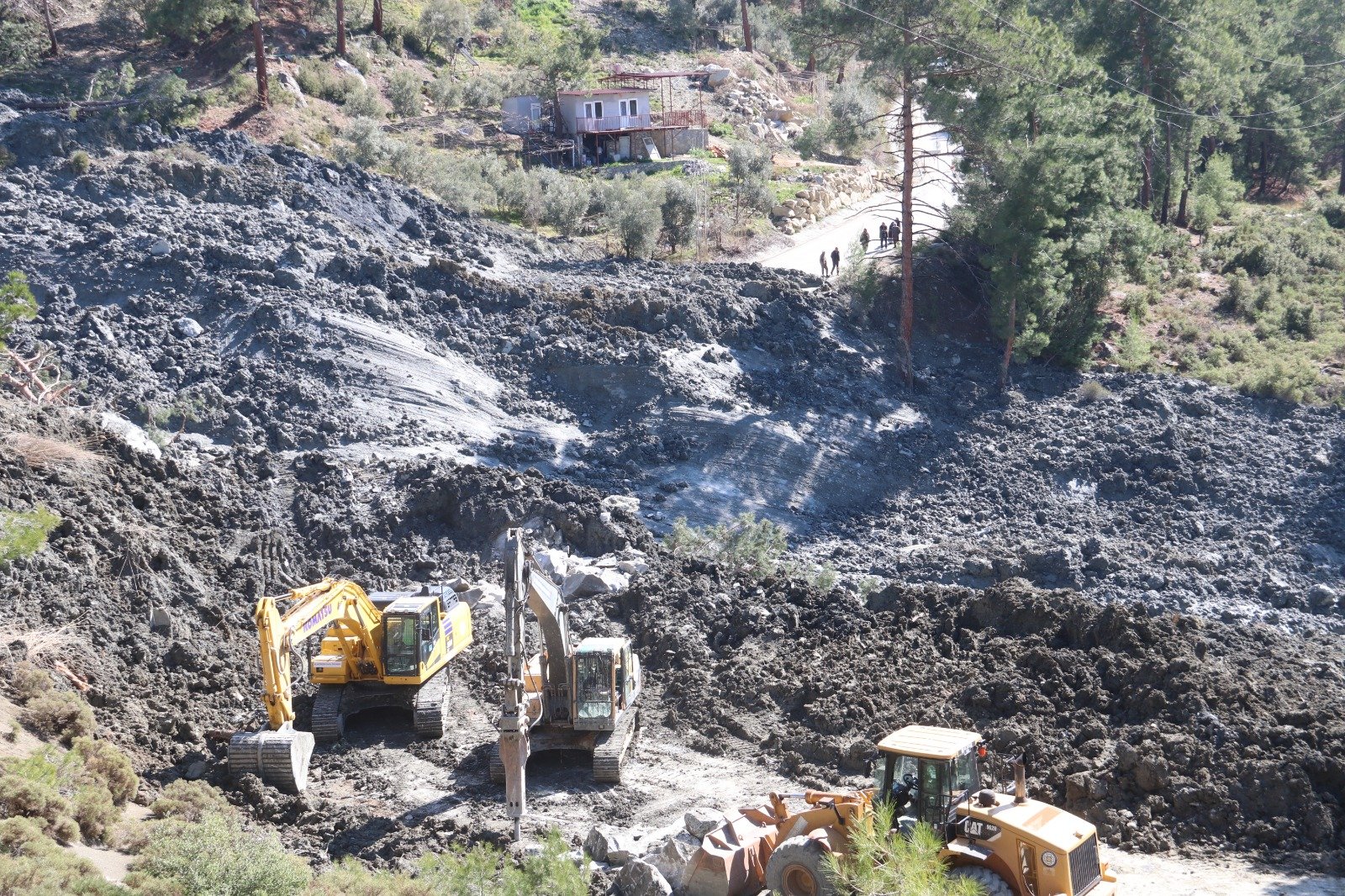 Seydi̇kemer’de Heyelan Nedeni̇yle Kapanan Yol 2,5 Aydir Açilmadi (4)