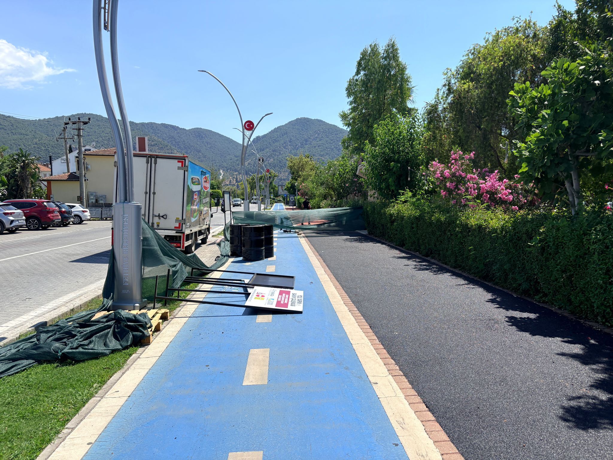 Fethiye Sahil Bandında Tartan Pist Yenileme Çalışmaları Sürüyor (1)