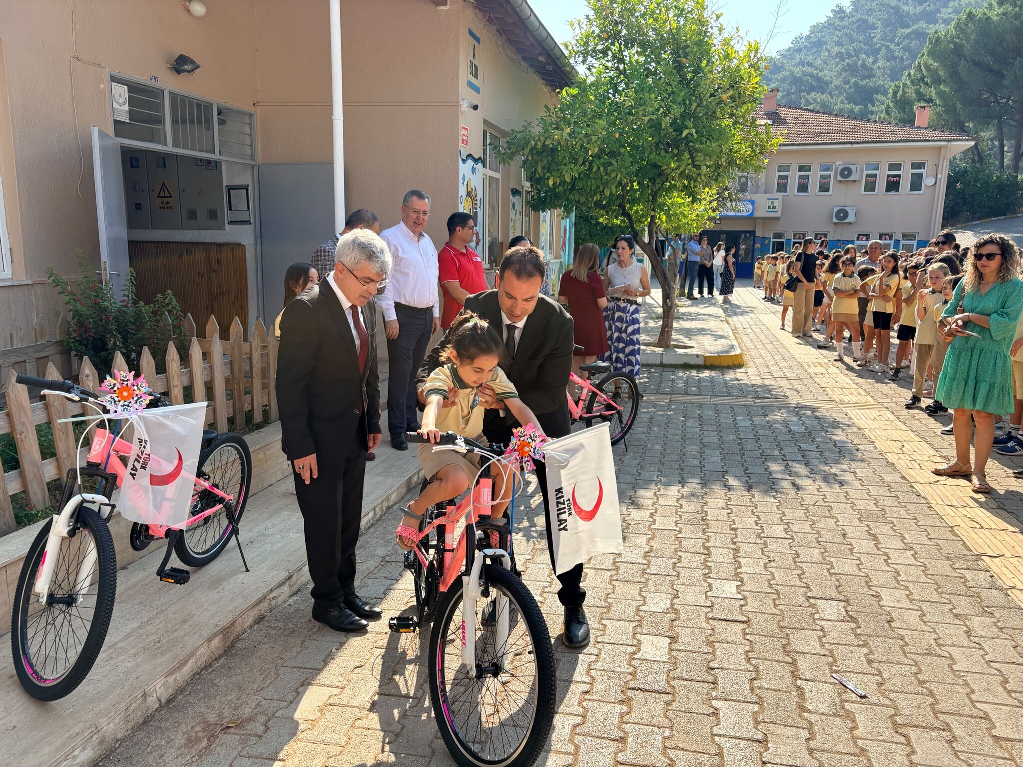 Fethiye’de Kan Bağışına Destek Veren Öğrenciler Ödüllendirildi (5)