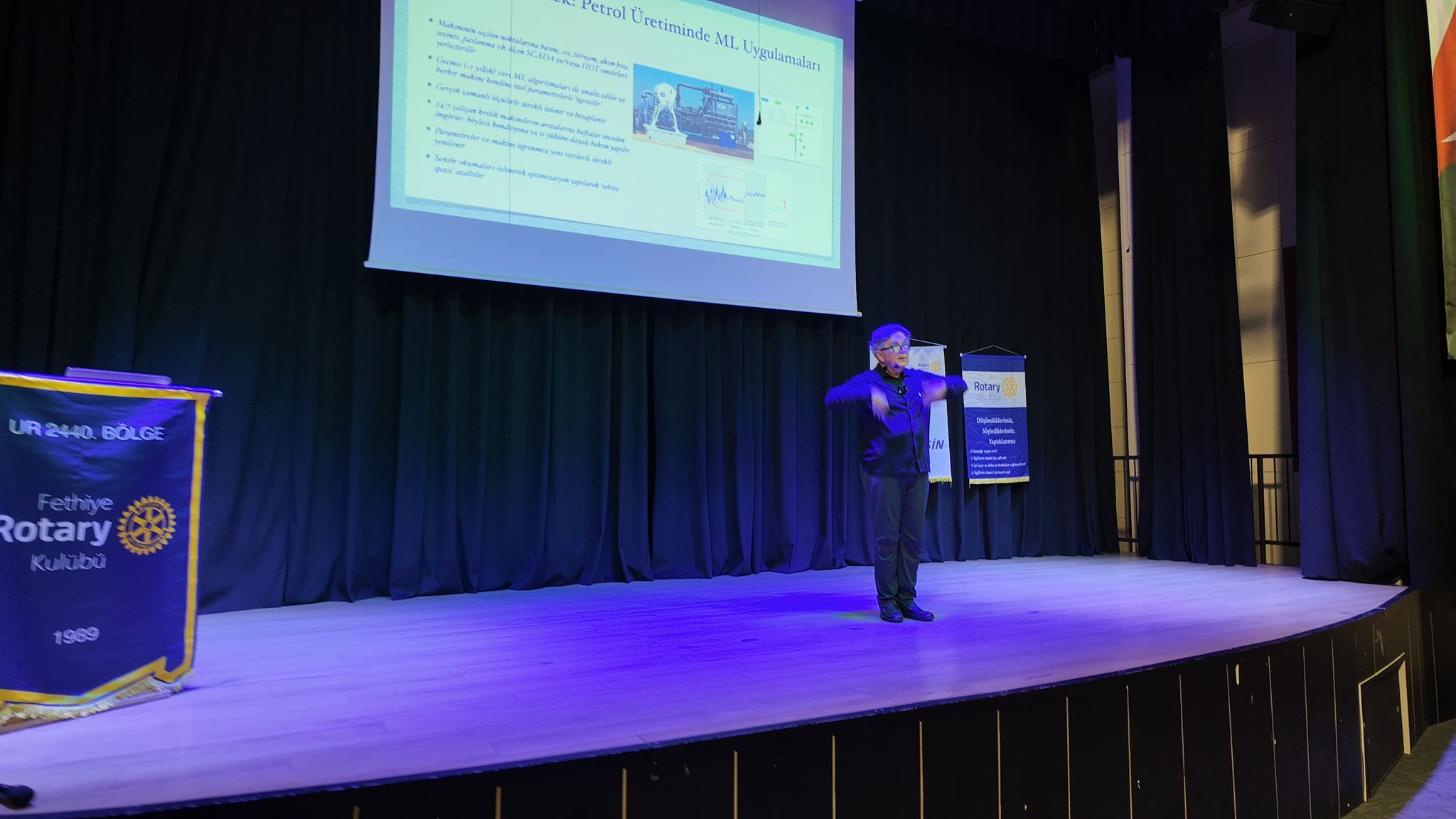Fethiye’de “Yapay Zekâ Ve Geleceğin Dünyası” Konferansı Düzenlendi (4)