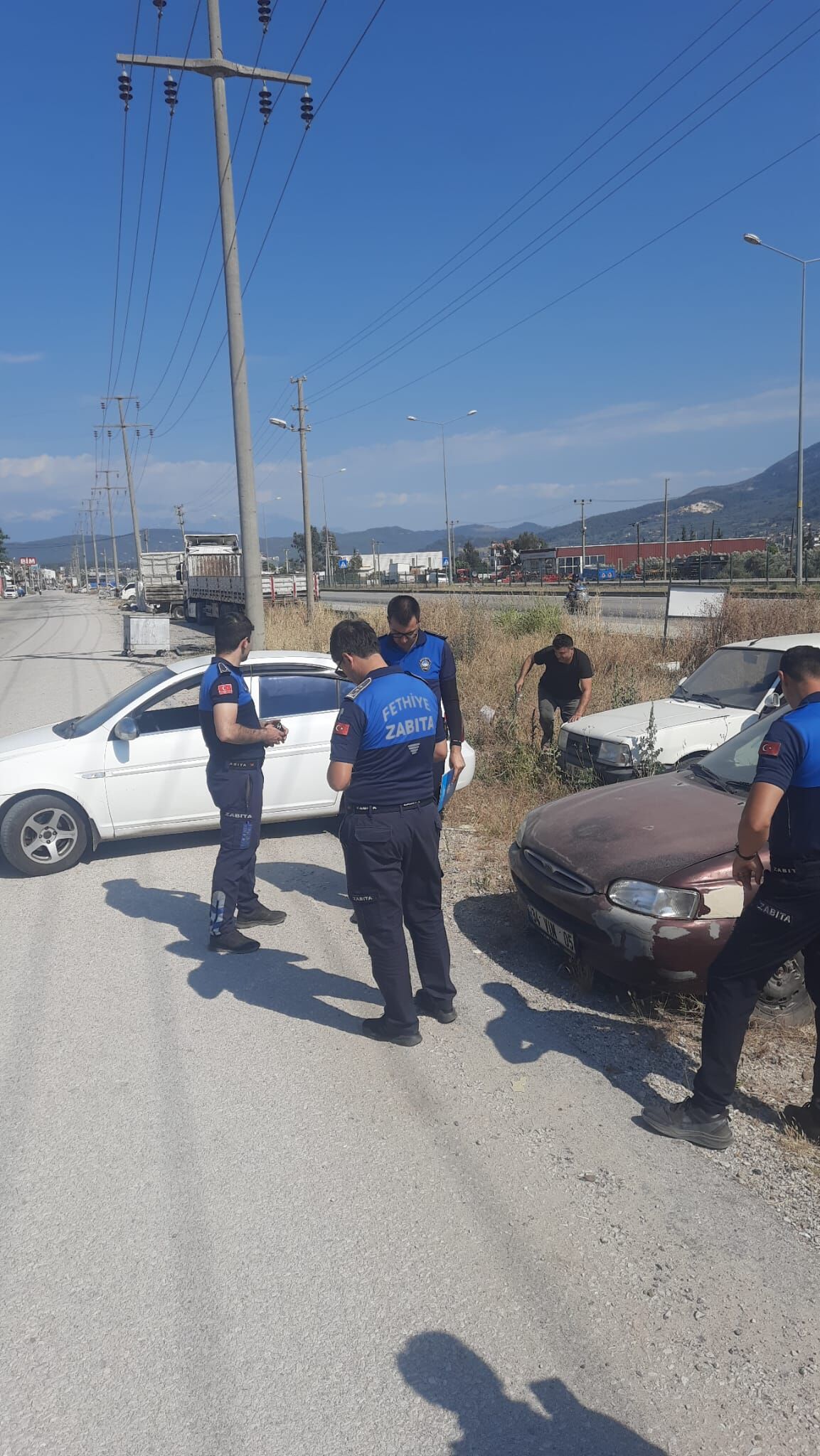 Karaçulha Çevre Yolunda Görüntü Kirliliğine Geçit Yok (7)