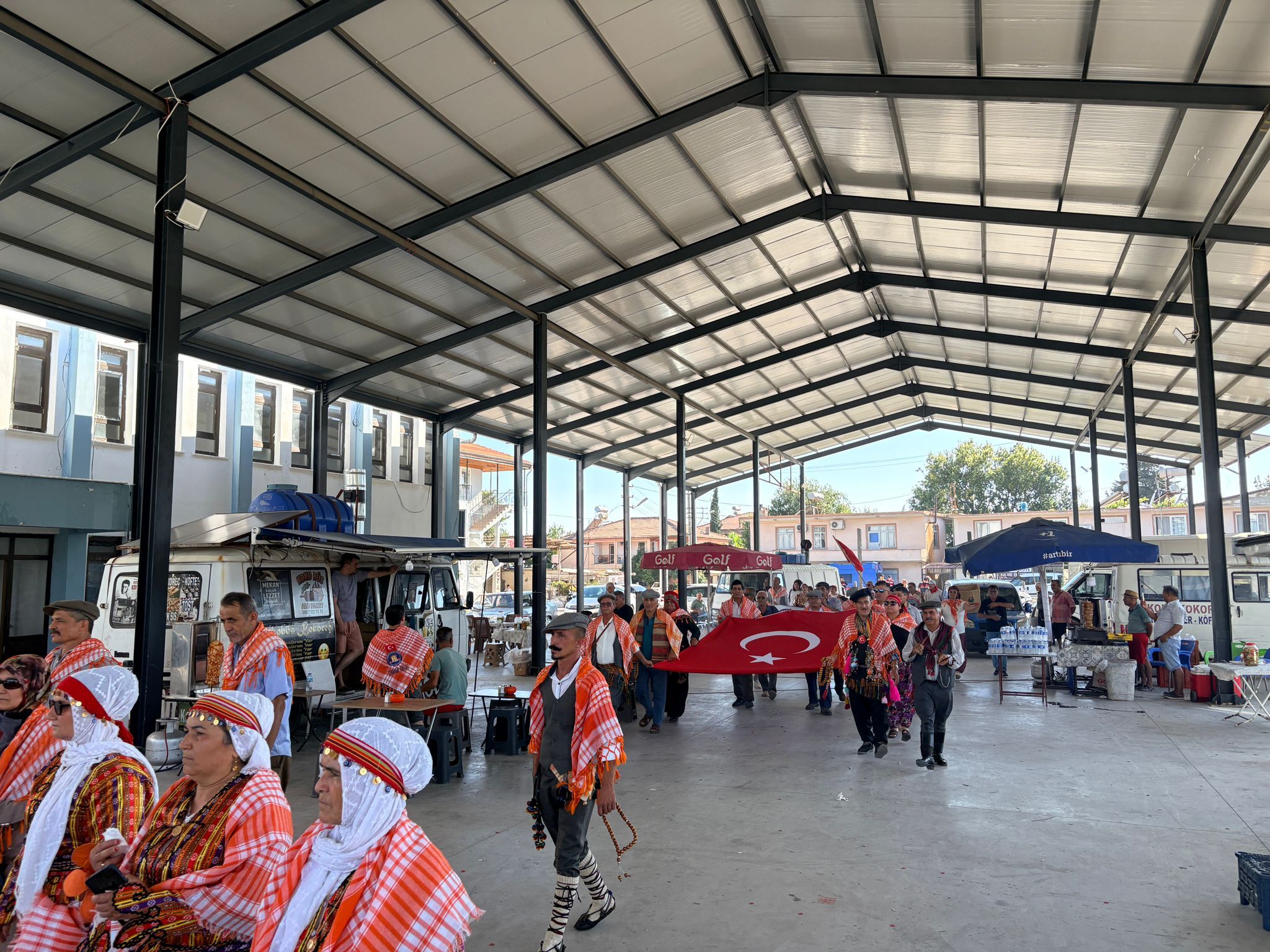 Karadere Kumluova Yörükleri̇ Derneği̇ Etki̇nli̇kleri̇ Temsi̇li̇ Yörük Göçüyle Başladi (1)
