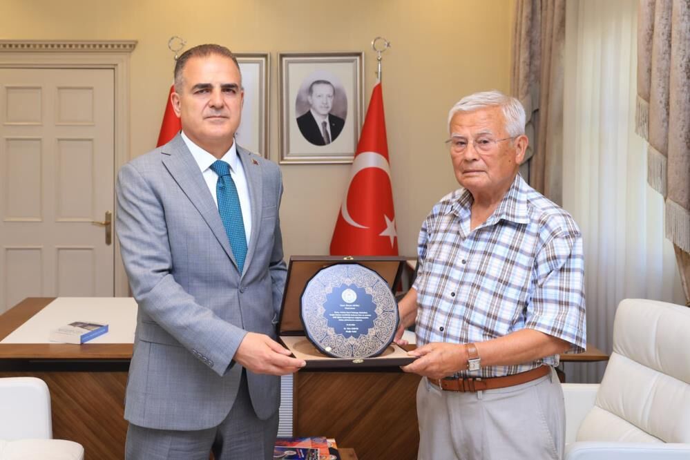 Okul Bağışlayan Hayırsever Vali Akbıyık’ı Ziyaret Etti (2)