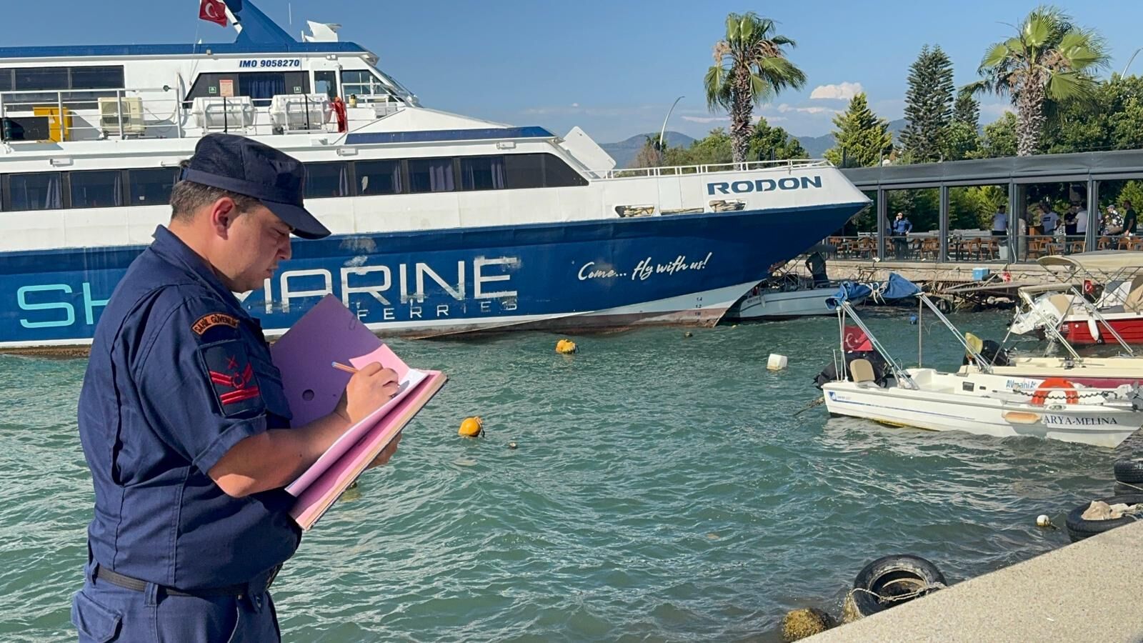 Rodos Seferi Yapan Feribot Fethiye’de Karaya Oturdu (2)