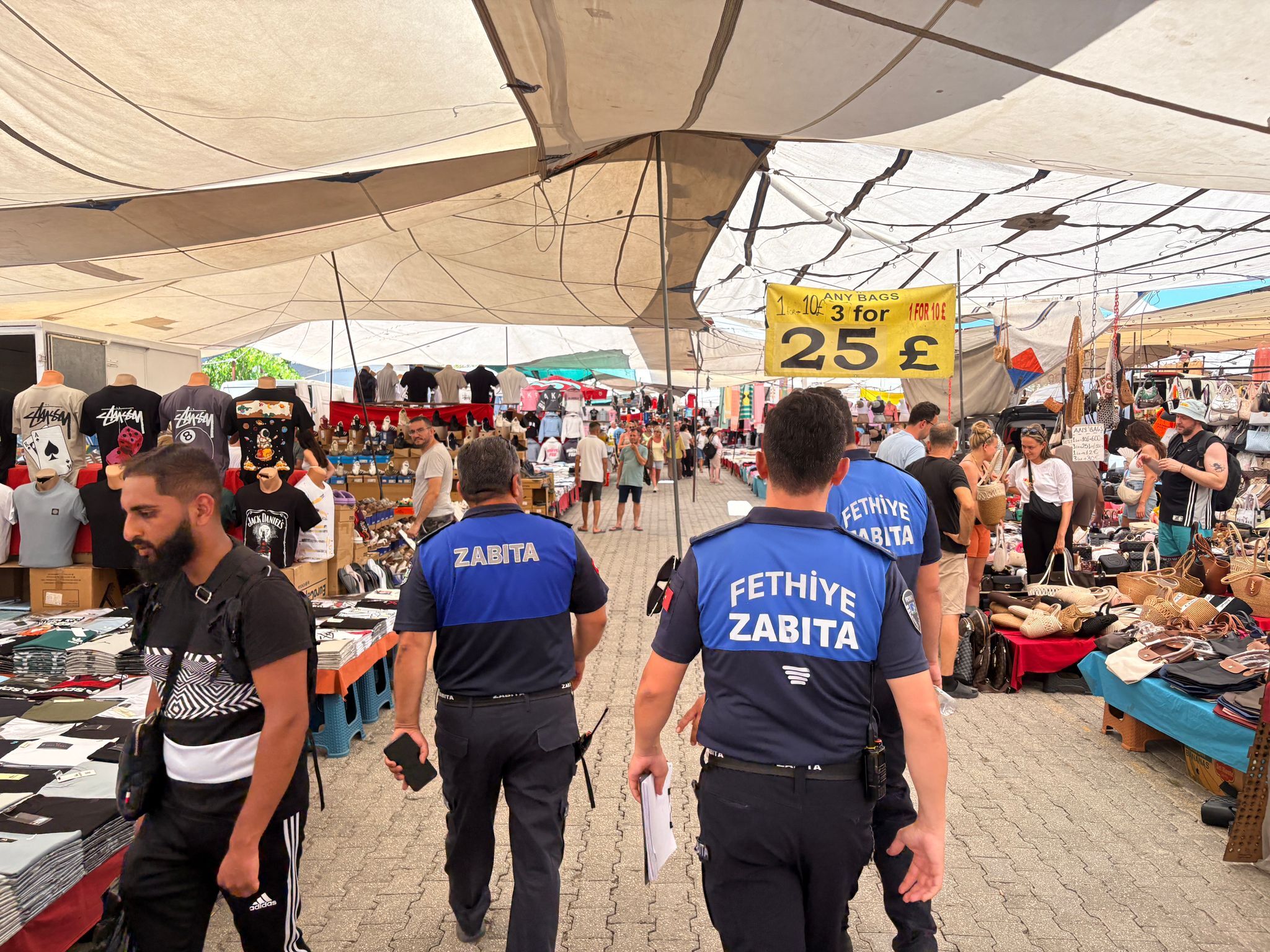 Sali Pazari’nin Tuhafi̇ye Bölümünde Deneti̇m (2)