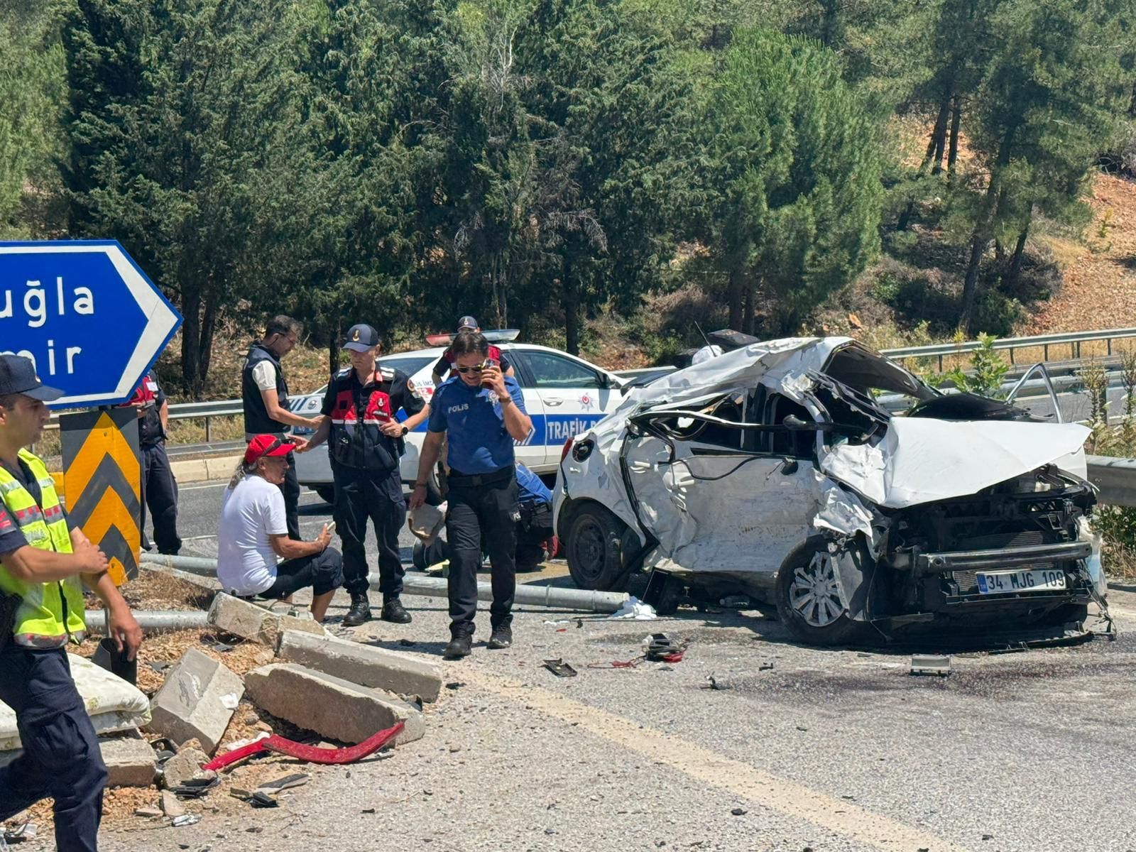 Ula’da Kırmızı Işık İhlali İddiası 1’I Ağır 4 Yaralı (1)