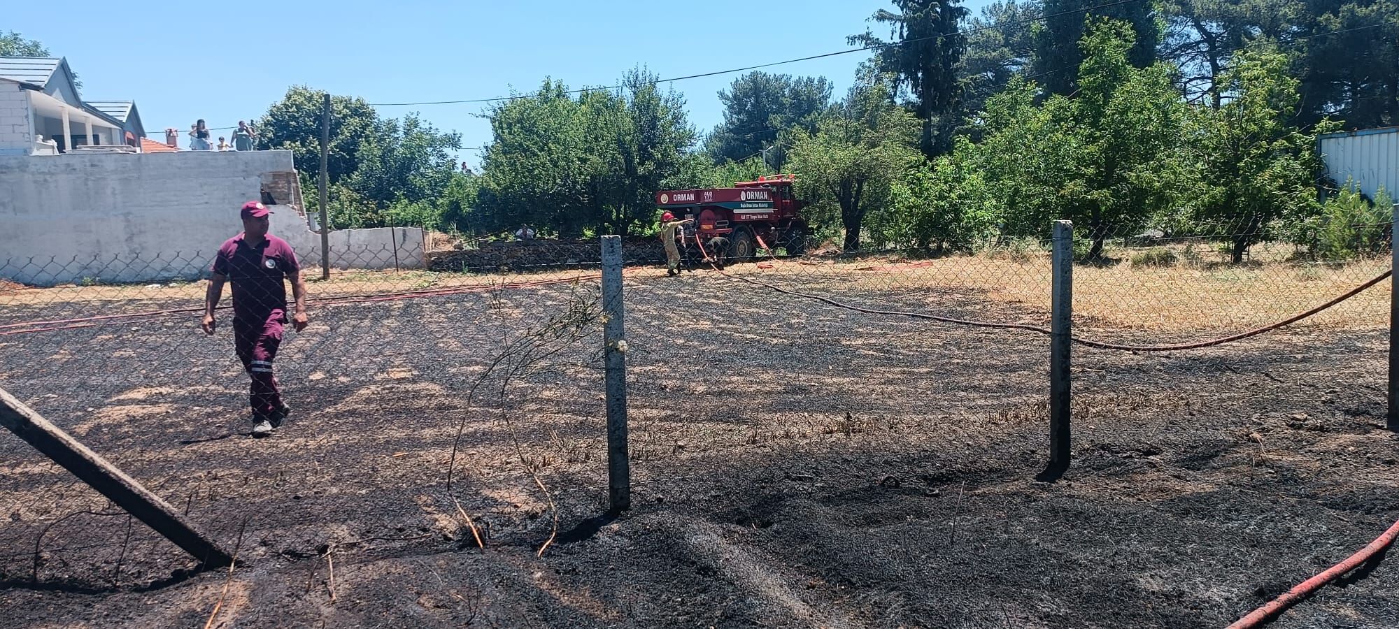 Menteşe'de Arazi Yangını Kısa Sürede Söndürüldü (3)