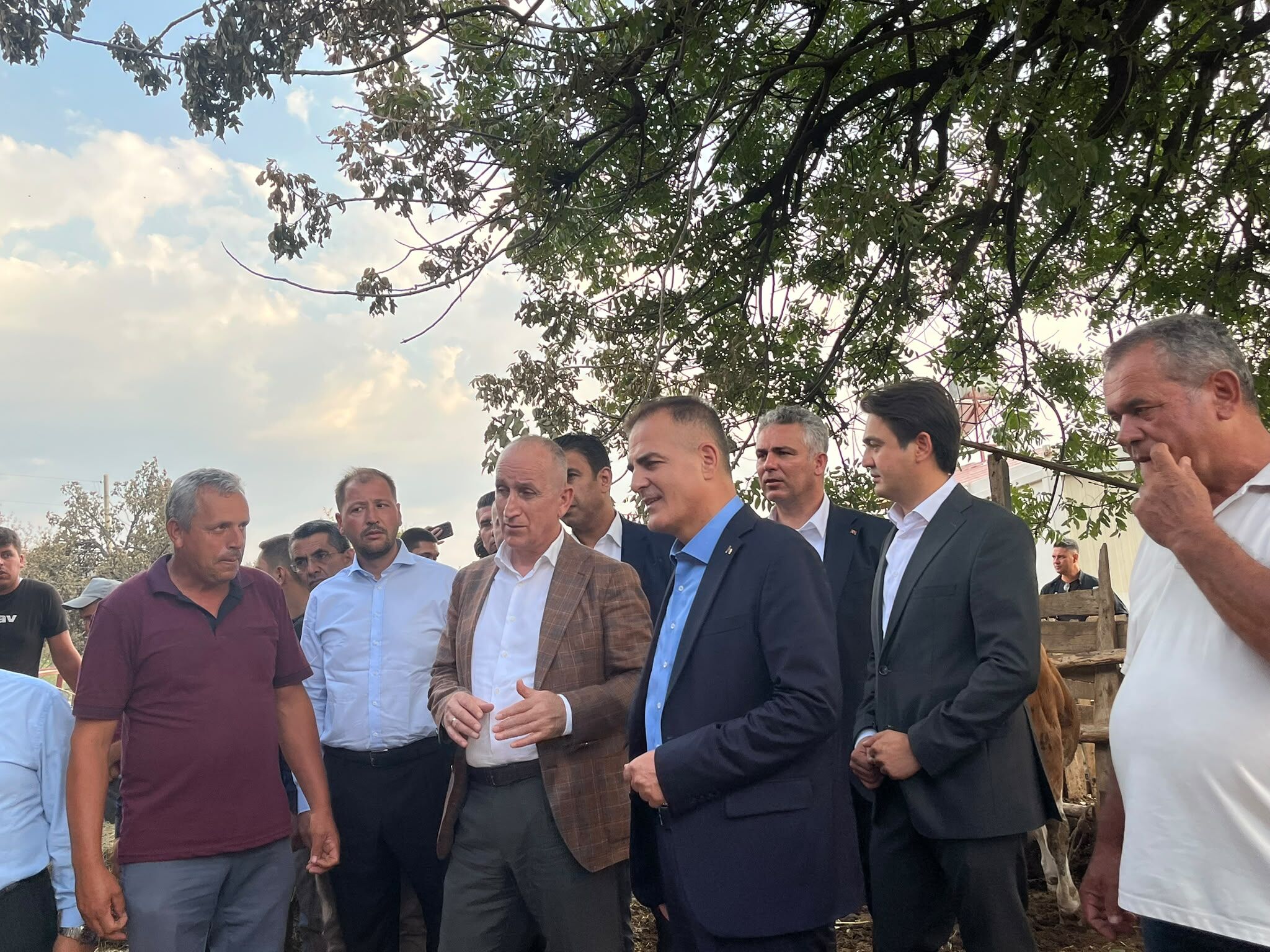 Bakan Yardimcisi Ömer Bulut, Yanginzede Vatandaşlarla Buluştu (5)