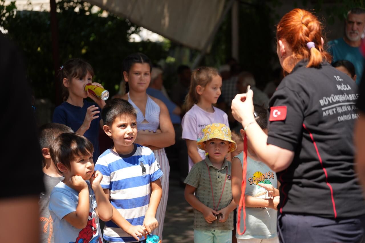 Büyükşehir Yangından Etkilenen Çocukların Yanında (7)
