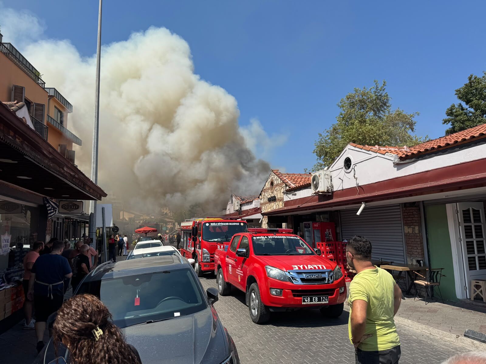 Fethiye Balık Hali’nde Çatı Yangını (1)