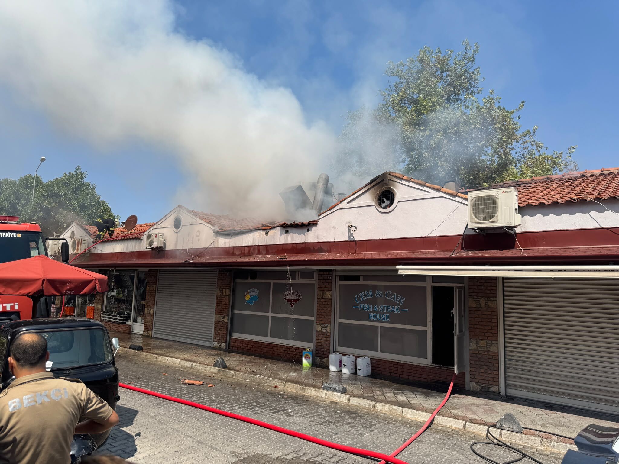 Fethiye Balık Hali’nde Çatı Yangını (3)