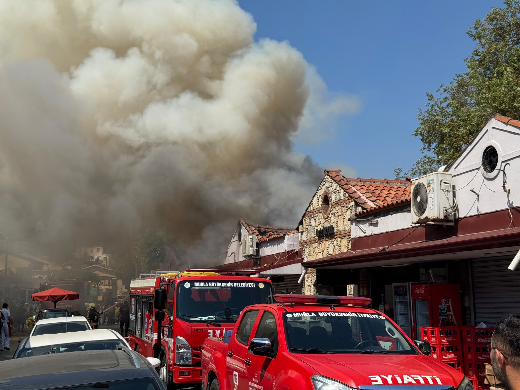Fethiye Balık Hali’nde Çatı Yangını (5)