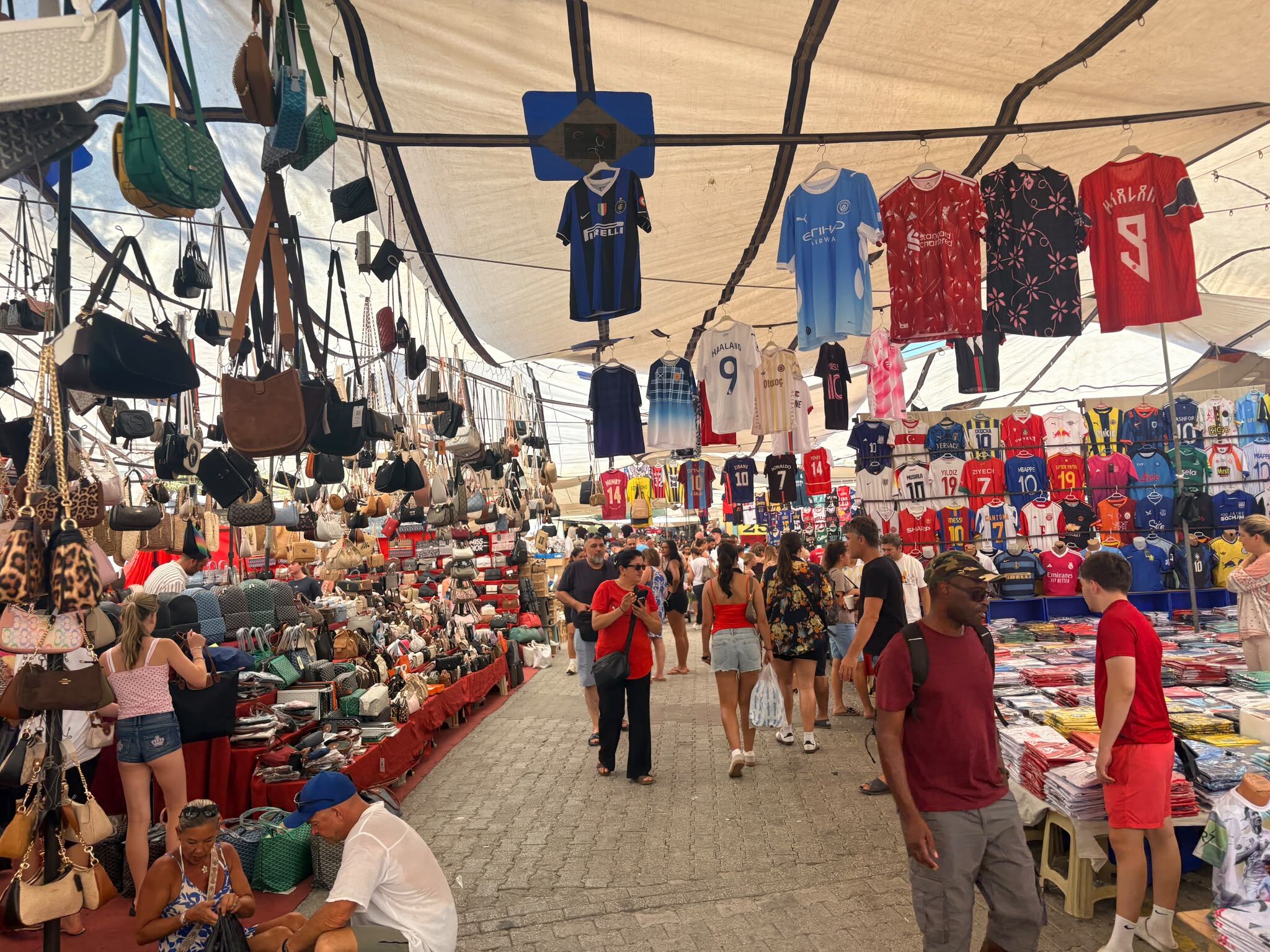 Fethiye Salı Pazarı’nda Yoğunluk Esnafın Yüzünü Güldürdü (2)