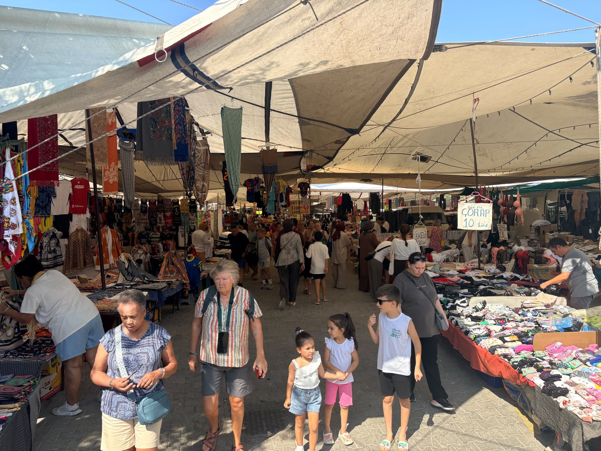 Fethiye Salı Pazarı’nda Yoğunluk Esnafın Yüzünü Güldürdü (5)