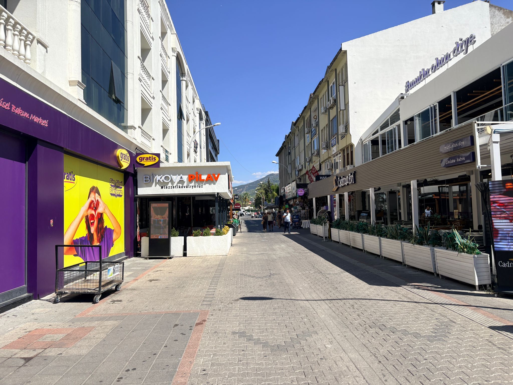 Fethiye’de 40 Derece Sıcağı Vatandaş Böyle Atlattı (7)