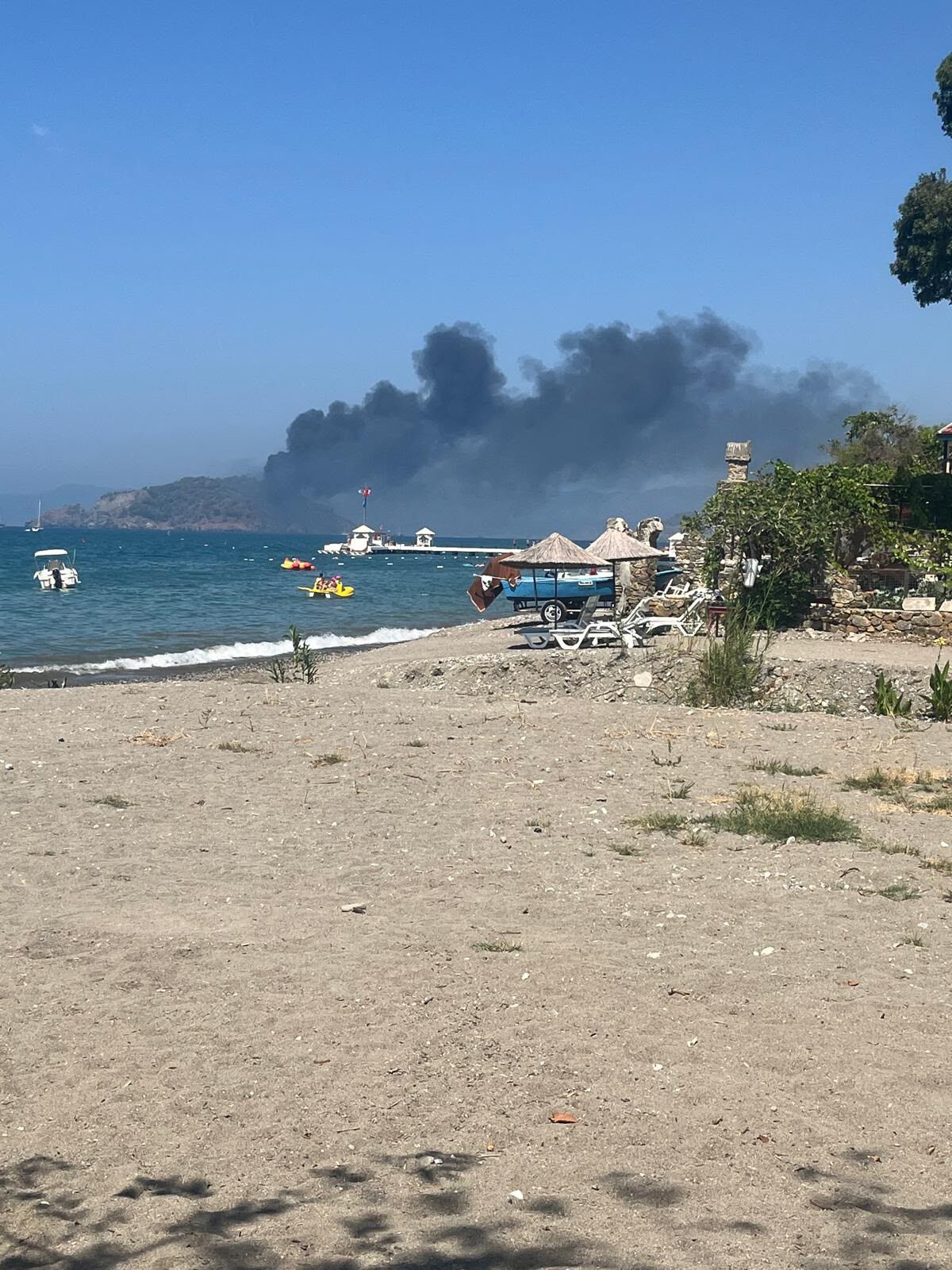 Fethiye’de Gezi Teknesi Alev Aldı 115 Kişi Denize Atladı (1)