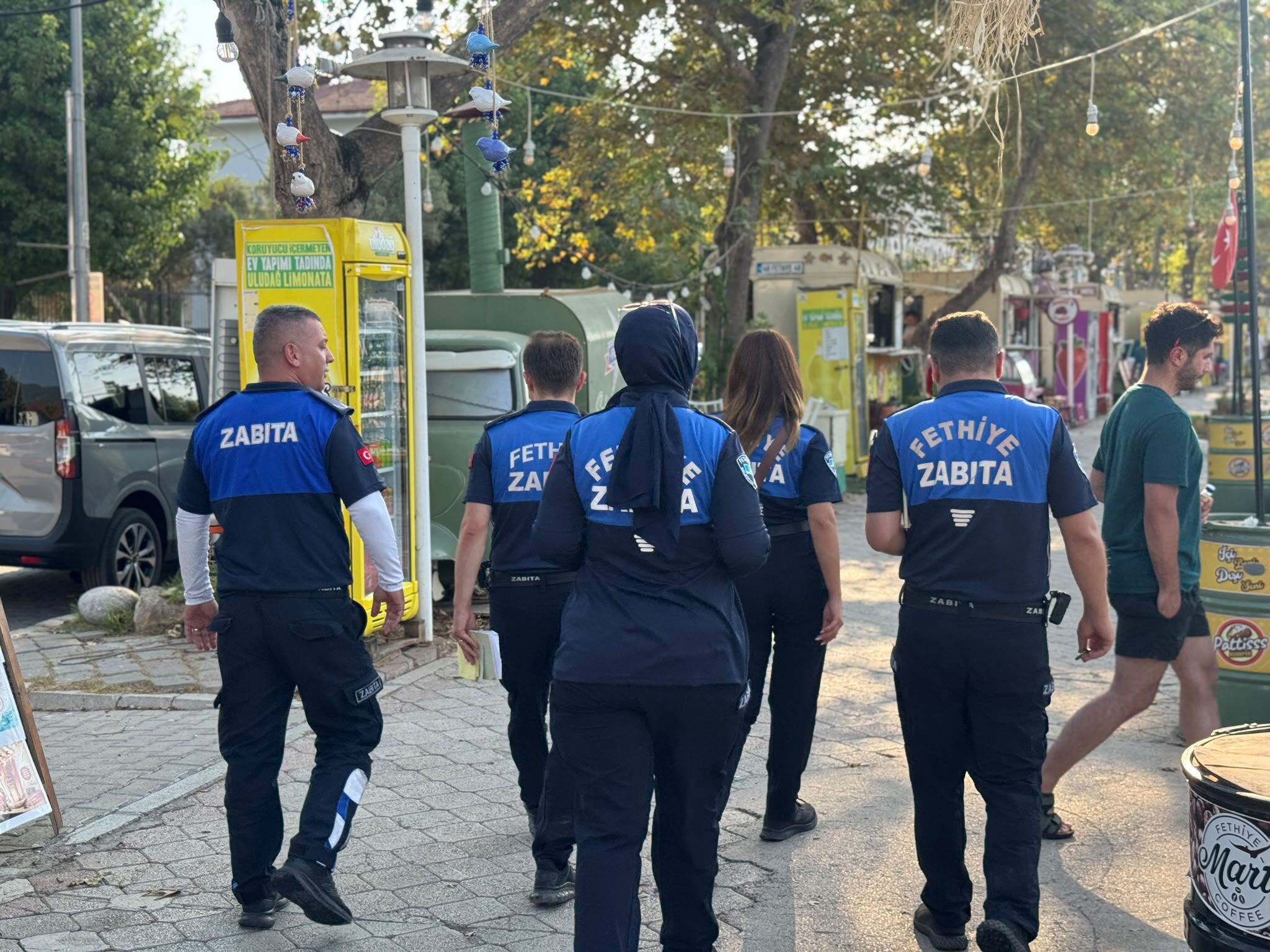 Fethiye'de Lezzet Sokağına Kaldırım İşgali Denetimi (3)