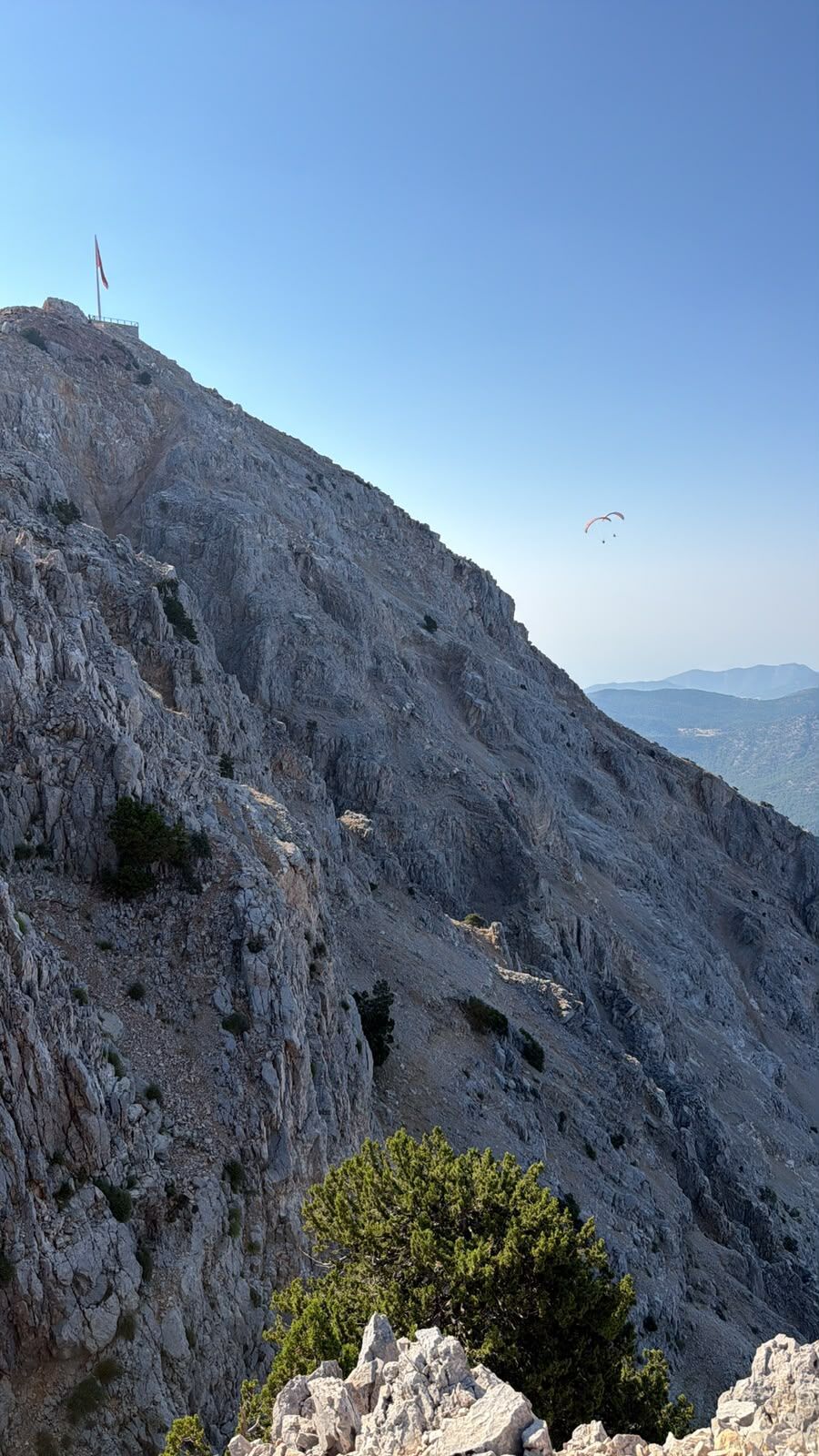 Fethiye’de Tandem Yamaç Paraşütü Kazası Kurtarma Çalışması Başlatıldı (1)