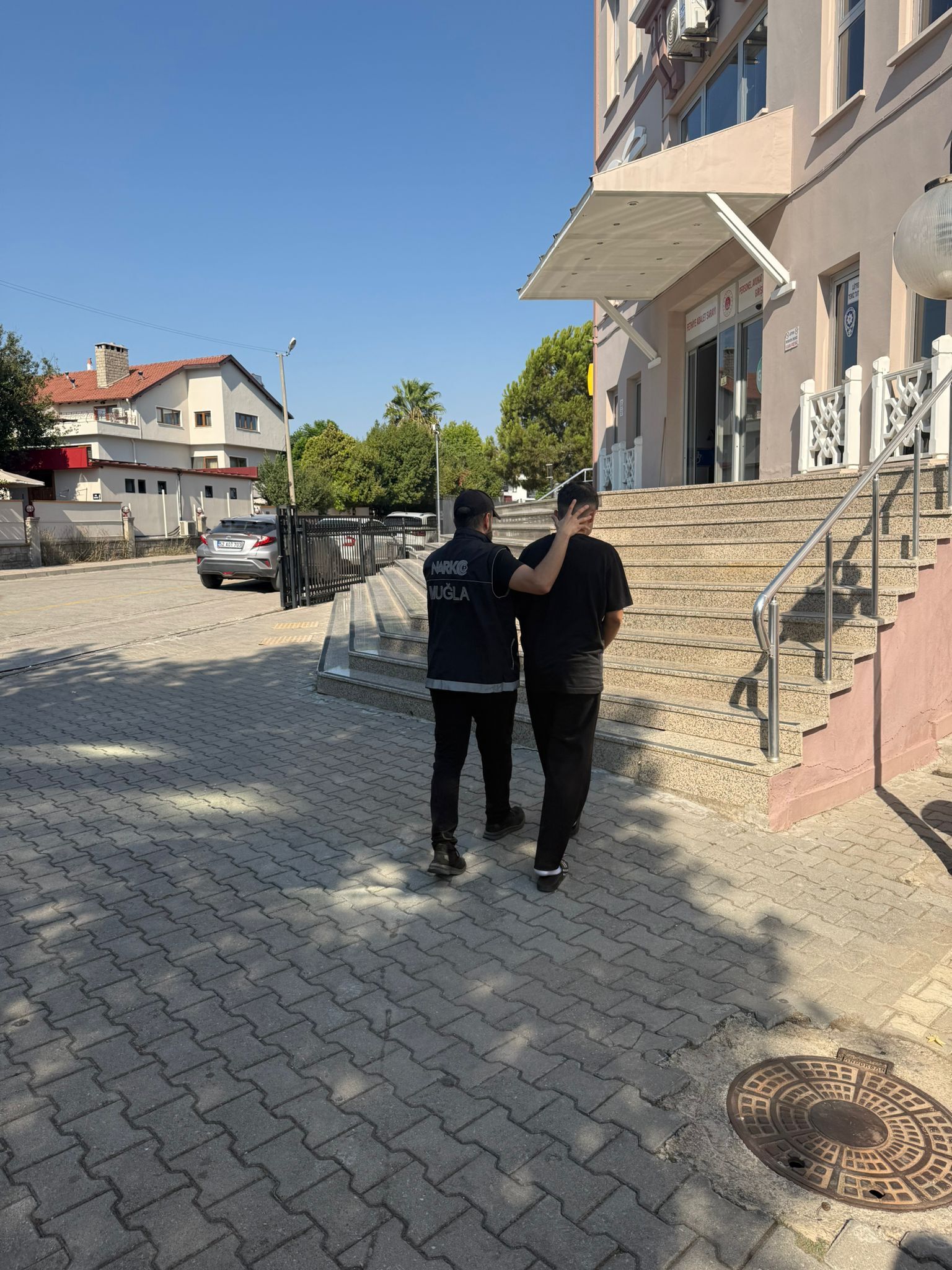 Fethi̇ye’de Uyuşturucu Operasyonu 3 Şüpheli̇ Tutuklandi (3)