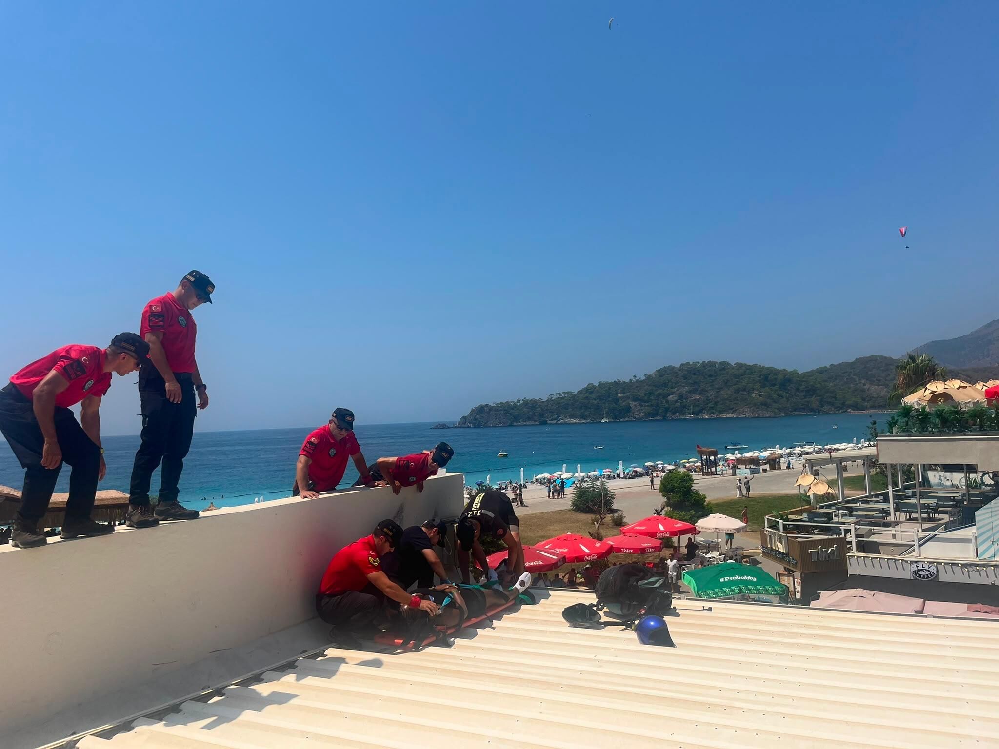 Fethiye’de Yamaç Paraşütü Kazası 2 Kişi Yaralandı (1)