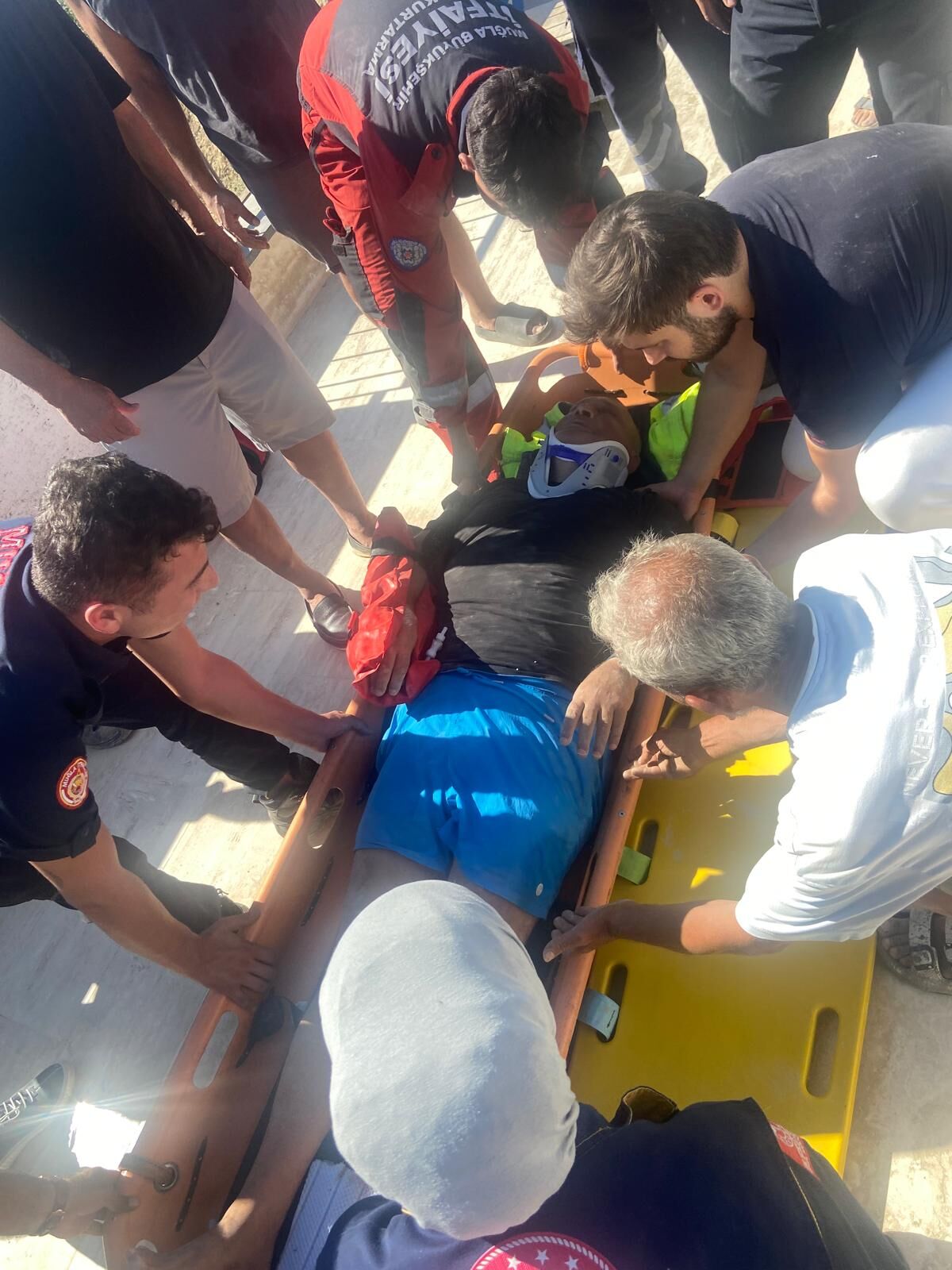 Havuz Makine Dairesine Düşen Vatandaş Yaralı Kurtarıldı (2)