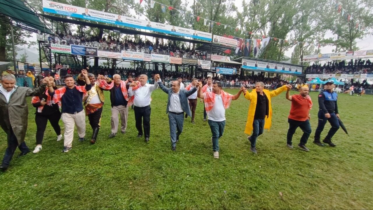 Seki Yağlı Pehlivan Güreşleri’nde Ağalık İhalesini Ramazan Sarıca Kazandı (2)