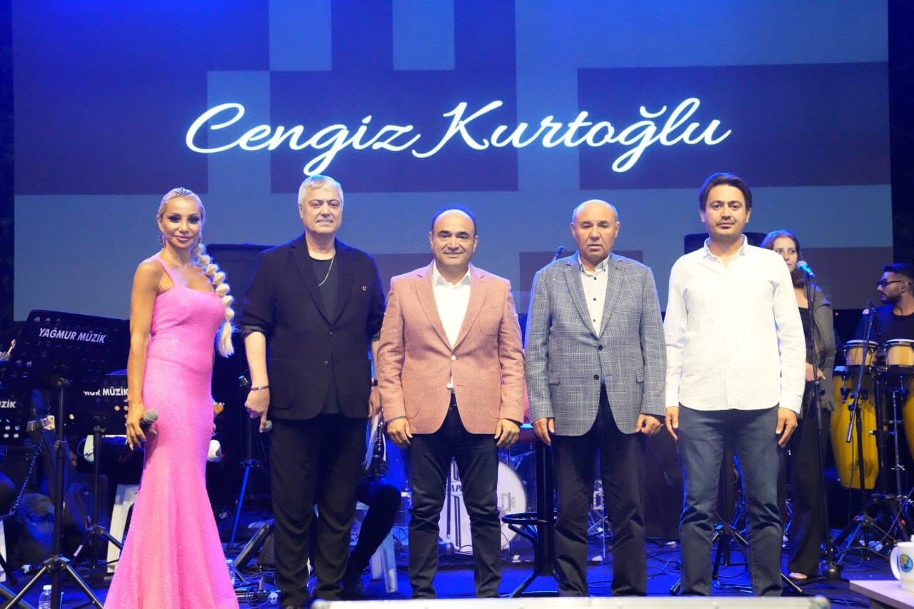 Seki̇ Zümrüt Çayiri’nda 10 Bi̇n Ki̇şi̇li̇k Müzi̇k Şöleni̇ (7)