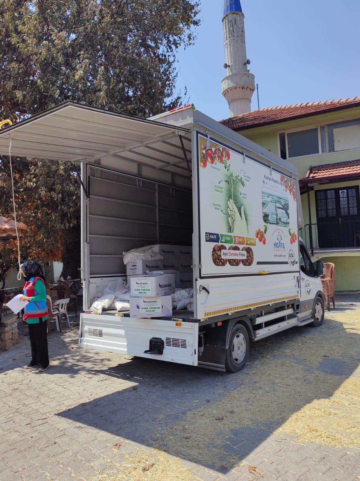 Seydikemer’de Yangından Etkilenen Mahallelere Esnaftan Destek (2)