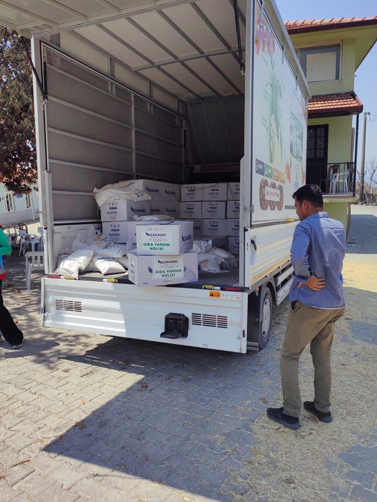 Seydikemer’de Yangından Etkilenen Mahallelere Esnaftan Destek (5)