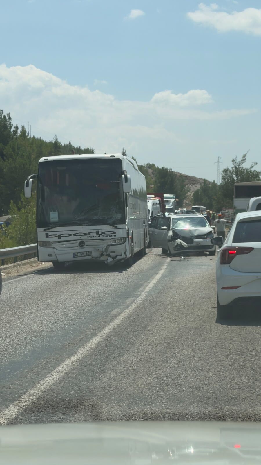 Seydi̇kemer'de Yolcu Otobüsü İle Ti̇cari̇ Araç Çarpişti 5 Yarali