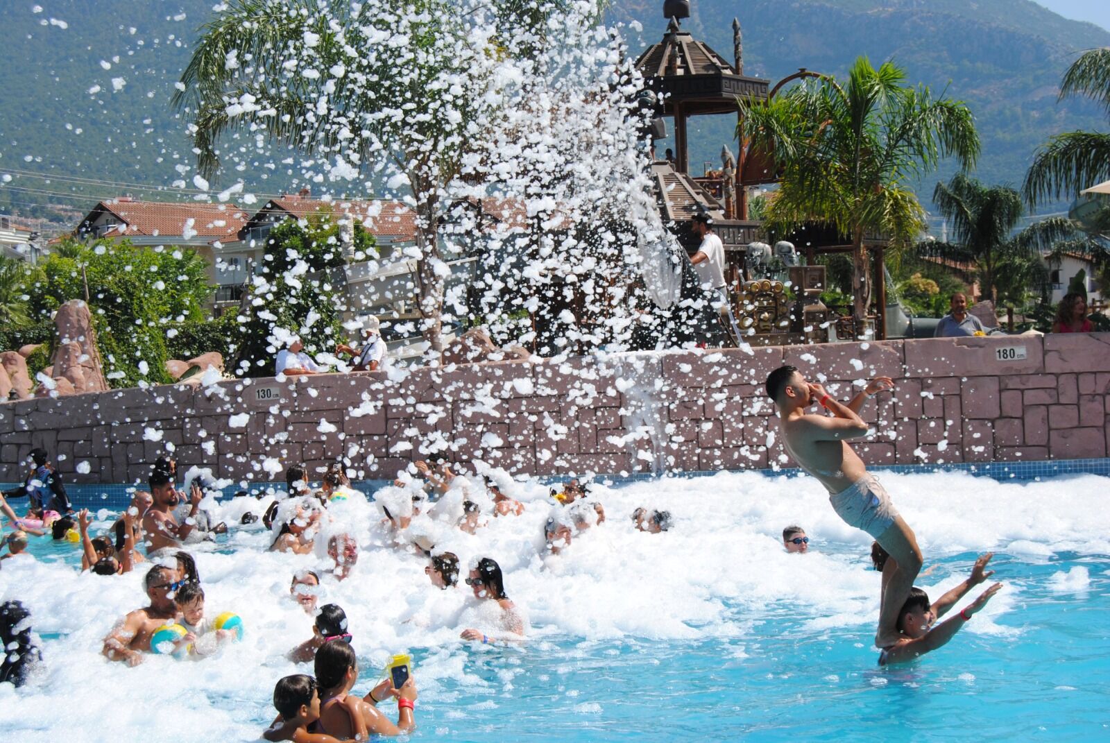 Turistler Orka Tema Park'ta Eğlencenin Tadını Çıkardılar (26)