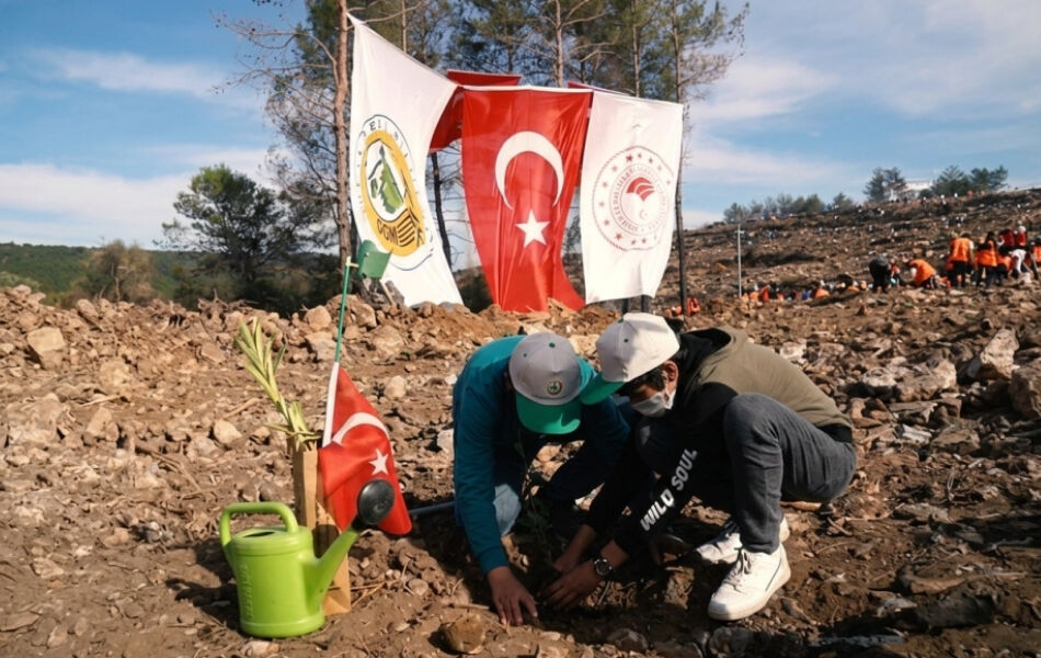 Vali Akbıyık Yangının Enerjisi Büyük Oranda Düşürüldü, Can Kaybımız Yok (52)-1