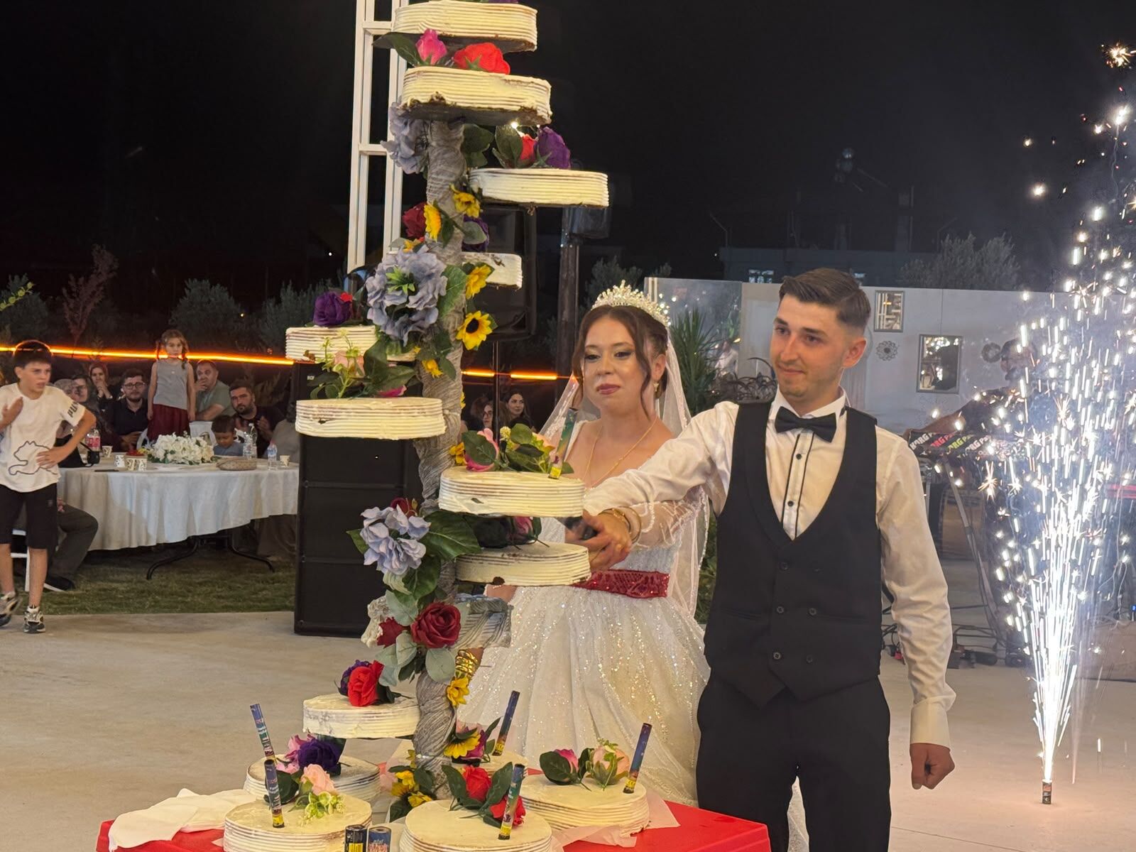 Yangında Evleri Ve Hayalleri Yanan Çift (8)