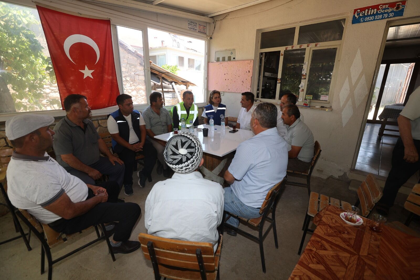 Yangında Hayvanlarını Ve Tarlalarını Kaybeden Üreticilere Büyükşehir Desteği (4)