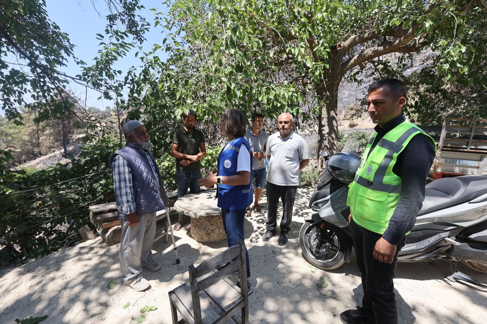Yangında Hayvanlarını Ve Tarlalarını Kaybeden Üreticilere Büyükşehir Desteği (7)
