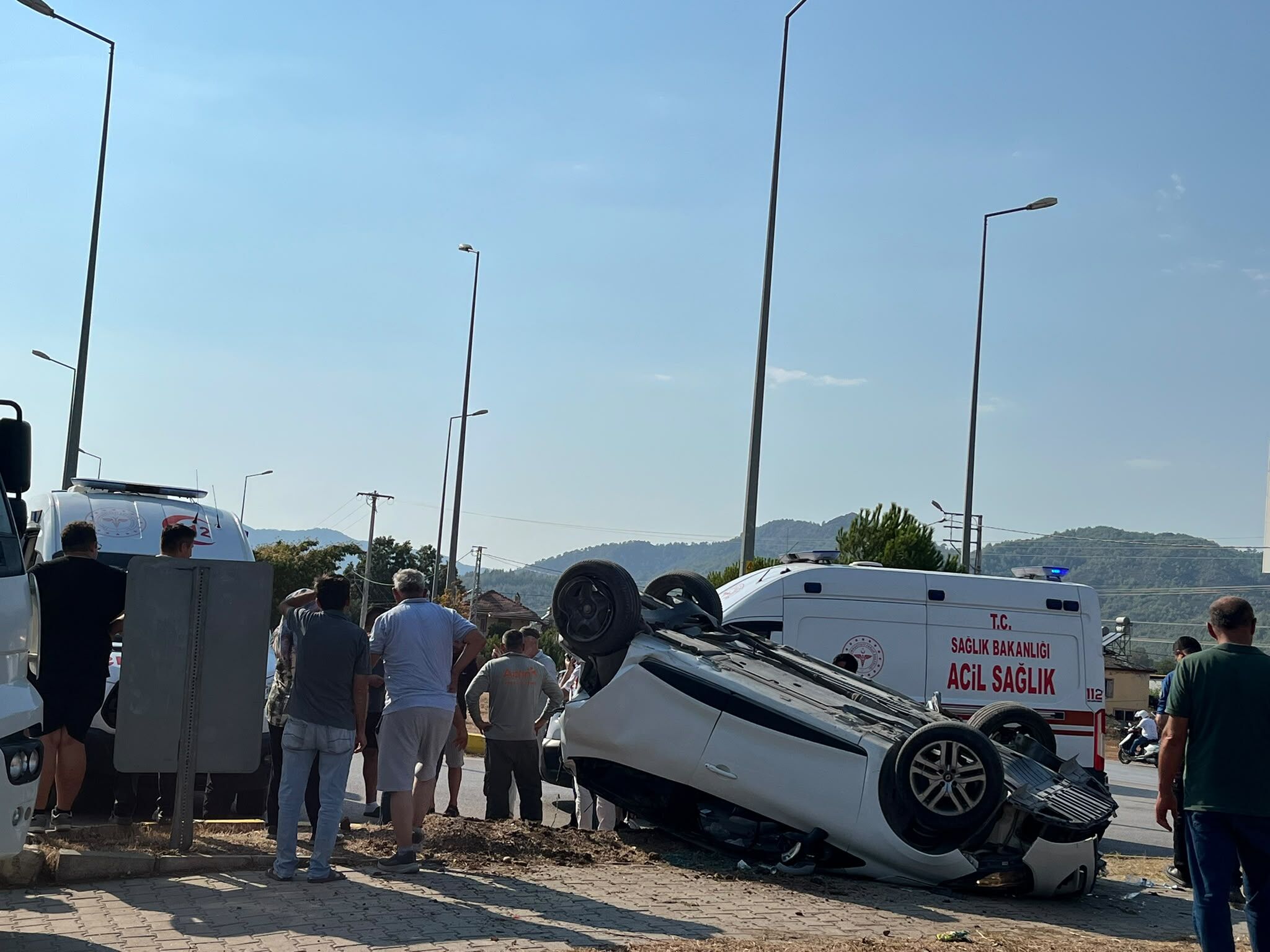 Zorlar Kavşağı’nda Tır Ile Otomobil Çarpıştı 4 Yaralı (2)